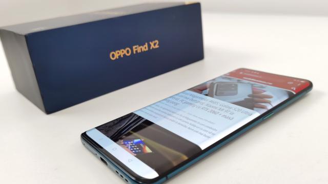 <b>Oppo Find X2: Conectivitate care bifează necesarele 5G şi WiFi 6</b>Oppo Find X2 este un telefon cu de toate la conectivitate, inclusiv 5G. Are şi suport 4G, evident, dar şi WiFi dual band (a/b/g/n/ac/ax). Există şi suport WiFi 6 din ce am înţeles, dar şi agregare 2X2 MIMO. Primim şi NFC pentru plăți, dar şi un port USB-C