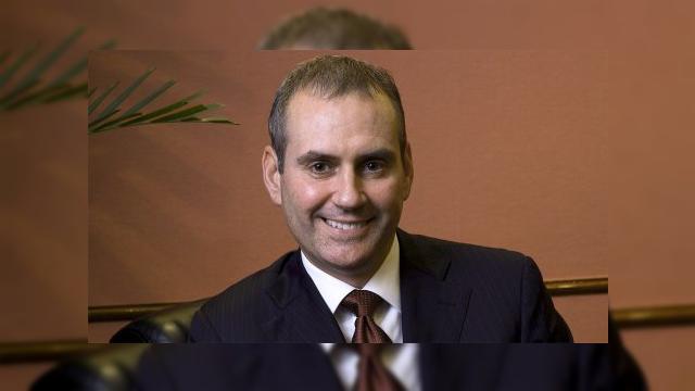 <b>șeful de vânzări Nokia Își dă demisia, după vânzările dezamăgitoare din ultima vreme</b>După cum probabil v-ați dat seama din acest articol despre scăderea de vânzări Nokia în primul trimestru în acest an e clar că trebuie schimbat ceva la compania finlandeză. Spuneam asta și înainte ca Stephen Elop să fie CEO și iată că tot...