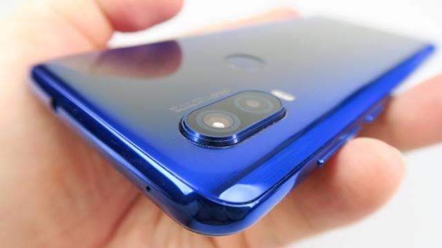 <b>Motorola One Vision Plus are parte de o scăpare; Va aduce ecran de 6.3 inch şi 4 GB RAM</b>Motorola e gata să ne servească cu o salvă de modele One generaţia 2020, se pare, iar scăpările au început deja. Primul pe listă este Motorola One Vision Plus, care tocmai a fost listat din greşeală în Google Android Enterprise Directory