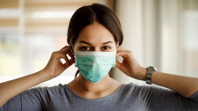 <b>Masca de protecție devine obligatorie din 15 mai; Iată un ghid pentru a alege masca de protecție potrivită pentru tine! </b>Începând de mâine 15 mai odată cu relaxarea restricțiilor din România, masca de protecție devine obligatorie în spațiile închise - astfel că vom fi nevoiți să o purtăm ori de câte ori mergem la magazin, bancă, dar și în mijloacele 