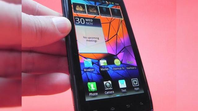 <b>O nouă scăpare de ROM Android 4.0 ICS pentru Droid RAZR; Ne apropiem de varianta finală?</b>O fi Motorola cumpărată de Google, dar asta nu se reflectă în politica lor de actualizare a terminalelor mobile. E drept că Motorola Xoom a primit relativ rapid Android 4.0 ICS, dar cum rămâne cu terminale că Moto Droid RAZR sau noile tablete Xoom...