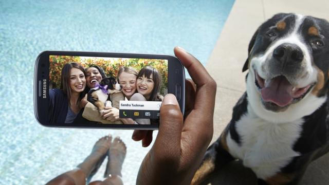 <b>Vă prezint Samsung Galaxy S III - specificații, dată de lansare, primele impresii</b>Samsung Galaxy S III a fost în sfârșit prezentat oficial astăzi la Londra, în cadrul unui eveniment care a debutat la ora locală a României 21:00. Multe din zvonurile despre acest terminal s-au adeverit, de la mărimea diagonalei, la formatul de...