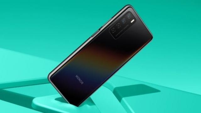 <b>Honor Play 4 îţi va măsura temperatura şi fără să mergi la supermarket; Apar şi noi randări oficiale</b>Pe 3 iunie aşteptam debutul a 2 noi telefoane Honor, modelele Honor Play 4 şi Honor Play 4 Pro. Acestea din urmă au tot scăpat în ultima săptămână şi am aflat chiar că varianta Pro ar putea aduce