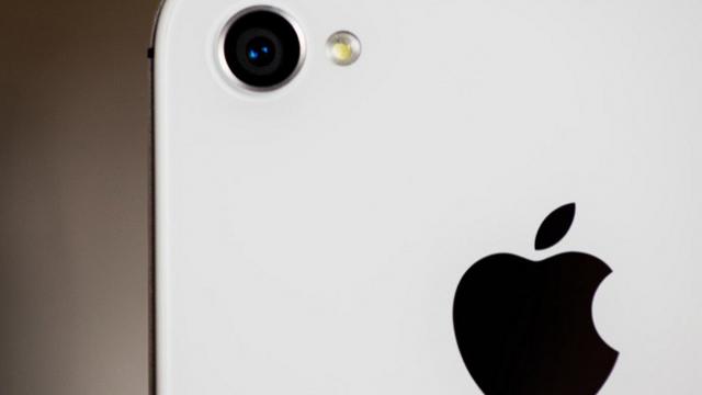 <b>Apple deține 8.8% din piața de telefonie mobilă, partea leului din profituri: 73%</b>Apple a reușit nu doar performanta să aibă un prim trimestru fantastic în acest an, asta în vreme ce rivalii săi înregistrează pierderi pe bandă rulantă, ci și să obțină un profit uriaș din telefoanele vândute. în acest moment, compania...