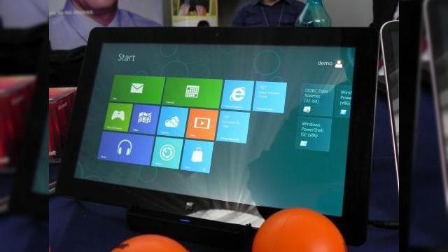 <b>Tabletă Samsung cu Windows 8 (Series 7 Slate 700T) Într-un hands on Mobilissimo.ro la IT Congress 2012 (Video)</b>După ce vi l-am prezentat pe ASUS PadFone de la IT Congress 2012, unde am participat ieri, acum vă prezentăm și o tabletă foarte interesantă cu Windows 8. Este vorba despre Samsung Series 7 Slate 700T, pe care e posibil să o primim în teste în...