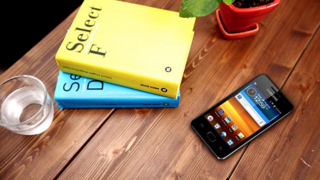 <b>Samsung brevetează Încă niște denumiri de telefoane Galaxy: Lunge, Forge, Wield, Rivet, Mission și Victory</b>Samsung nu se mulțumește până nu termină dicționarul limbii engleze, când vine vorba de branding pentru terminalele sale. Astfel aflăm azi că producătorul asiatic a brevetat următoarele nume de telefoane Galaxy: Lunge, Forge, Wield, Rivet,...