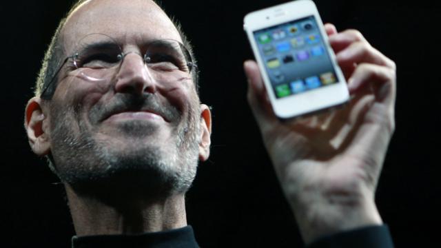 <b>Următorul iPhone ar putea purta amprenta lui Steve Jobs, implicat În designul său</b>Se zvonea încă de anul trecut ca Steve Jobs de fapt ar fi lăsat deoparte proiectul iPhone 4S, implicându-se mai activ în dezvoltarea lui iPhone 5. Acum zvonurile au reaparut, cei de la Bloomberg citând surse care afirmă că Jobs a fost cel care a...