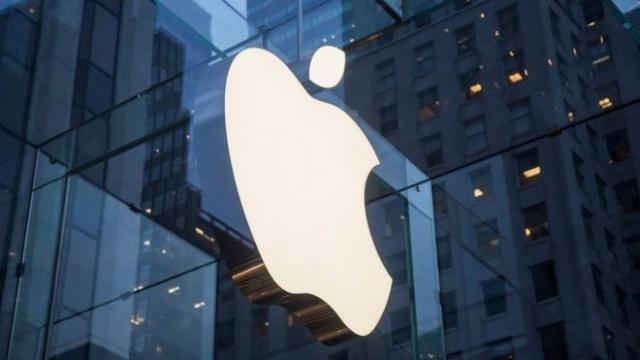 <b>Apple şi Irlanda au contestat o taxă de 14.8 miliarde de euro şi au câştigat apelul; Irlanda a vrut mai puţini bani de la Apple, spre şocul UE</b>În general auzim că UE penalizează pe cât de mult posibil giganţii tech din SUA, cu amenzi şi taxe extra. Azi Apple a primit o veste bună, reuşind să fenteze o taxă europeană impresionantă, de 14.8 miliarde 