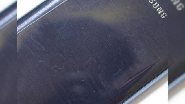 <b>De ce este Întârziat Samsung Galaxy S III Blue Pebble?</b>Vă spuneam de faptul că varianta albastră a lui Samsung Galaxy S III denumită Blue Pebble va fi întârziat și asta pentru că a apărut un defect de fabricație descoperit ulterior. Sursa noastră amintea de 600.000 de capace pe care Samsung le-a...