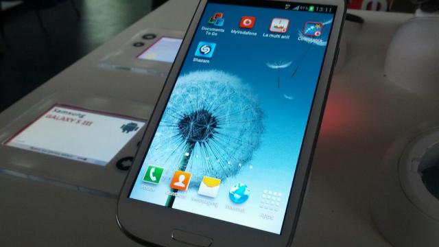 <b>Samsung Galaxy S III din 1 iunie 2012 În România și detaliile legate de o promoție fulger din Băneasa Shopping City</b>Din 1 iunie 2012 vom avea Galaxy S III în mod oficial și în țara noastră. Este o veste bună și mai ales că debutul în România vine la scurtă vreme după debutul internațional ce a avut loc pe 29 mai 2012. Se poate spune că a intrat și țara...