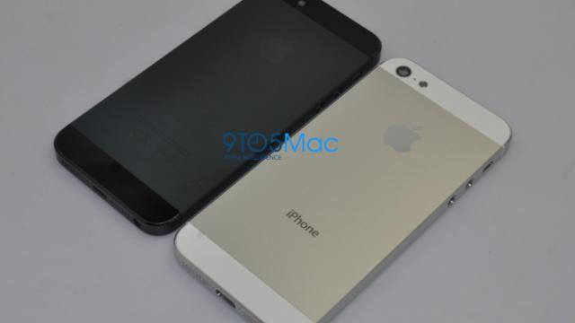 <b>iPhone 5 se dezlănțuie: avalanșa de scăpări de componente! Capacul-spate, rama metalică, conectori</b>Toată săptămâna am fost bombardați cu vești despre iPhone 5, în special imagini care prezentau presupuse carcase și capace-spate ale terminalului. Se vorbește deja despre un iPhone de 3.9 sau 4.1 inch, care va sosi în mai multe variante de...