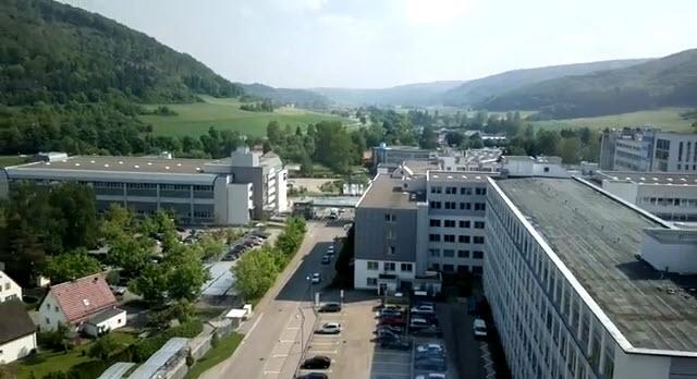 <b>Iată ce capacitate de zoom are Nokia 808 PureView și camera sa de 41 MP! (Video)</b>Ceea ce vedeți mai jos este un clip edificator cu privire la puterea camerei de 41 megapixeli de pe Nokia 808 PureView. Vedem aici o capacitate fantastică de zoom, cu păstrarea calității imaginii și asta într-o filmare 1080p la 30 fps. Rețineți...