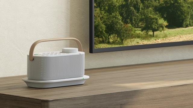 <b>Sony SRS-LSR200 este o nouă boxă wireless portabilă pentru televizor, disponibilă în curând în România</b>Sony a anunţat debutul unei noi boxe portabile, care extinde capacitatea de divertisment acustic în această vară. Noul model se numeşte SRS-LSR200 şi este o boxă wireless portabilă pentru televizor