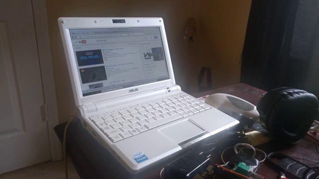 <b>Tutorial: Instalați sistemul de operare Android pe Netbook, Laptop, eeePC sau alte dispozitive cu procesor non-ARM (Intel sau AMD)</b>Iată că versatilitatea sistemului de operare Android se face din nou remarcată datorită unui proiect îndrăzneț de a porta sistemul de operare pentru arhitectura x86 a PC-urilor. &nbsp;Mai mult, în prezent se lucrează pentru portarea...