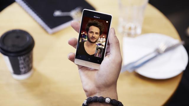 <b>Sony Xperia miro și tipo sau cum rulează Android 4.0 Ice Cream Sandwich pe telefoane ieftine</b>Sony a prezentat două telefoane ieftine cu Android 4.0 Ice Cream Sandwich. Am primit comunicatul oficial de presă și am aflat unele detalii noi. Spre exemplu, cele două telefoane urmau a fi prezentate pe 22 iunie, dar pe pagina de facebook a Sony a...