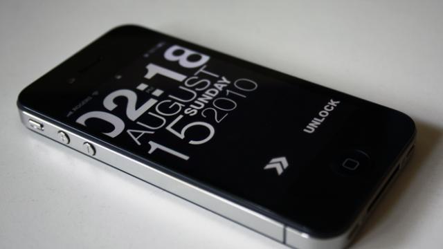 <b>iOS 6.0 deja trecut prin jailbreak tethered</b>După cum sunt sigur că știți deja, această săptămână a început cu WWDC 2012, eveniment în cadrul căruia a fost anunțat iOS 6.0. Platform a fost disponibilă pentru dezvoltatori încă de luni, în faza beta și era evident că va ajunge și...