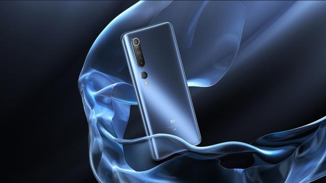 <b>Turul Magazinelor #748: Xiaomi Mi 10 sub 3000 lei, Note 10+ la cel mai mic preţ local, ceas Fitbit Surge resigilat</b>Finalul de săptămână vine cu caniculă, dar şi cu noi reduceri. Avem un Xiaomi Mi 10 sub pragul psihologic de preţ de 3000 lei, dar şi cel mai ieftin Note 10+ de pe plan local. Completăm cu o pereche de căşti 