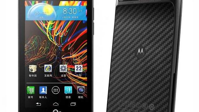 <b>Un nou Motorola RAZR: V XT889 vine În China, cu Android 4.0 preinstalat</b>Dacă HTC are parte de modele unice create special pentru piața din China, de ce nu ar face și Motorola același lucru? La urma urmei tot Motorola a lansat în China un Droid RAZR cu camera de 13 megapixeli și ecran 720p. Acum avem un nou model de RAZR...