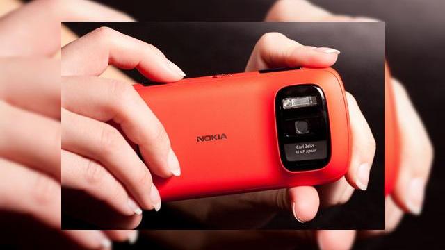 <b>Nokia 808 PureView pe Windows Phone?</b>Nokia face un teaser puternic pe pagina sa de facebook din SUA pentru modelul 808. Prezentare ar urma să aibă loc mâine. Microsoft a lăsat să se înțeleagă că pregătește ceva ce va uimi tot pe 18 iunie. Se știe parteneriatul dintre...