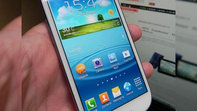 <b>Samsung Galaxy S III primește un ROM personalizat CyanogenMod 9</b>Samsung Galaxy S III tocmai a avut parte de un review detaliat la Mobilissimo.ro și de un concurs cu premii pe măsură, iar acum aflați că puteți înlocui interfața TouchWiz cu UI-ul stock al lui Android 4.0. și asta folosind varianta oficială de...