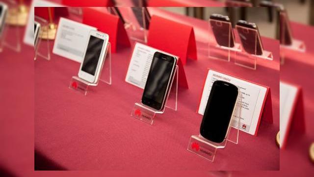 <b>Huawei anunță pregătirea unui smartphone Ascend cu Windows Phone 8</b>Huawei a făcut un pas mare în lumea bună a telefoanelor inteligente. La prezentarea Windows Phone 8 a fost nominalizat ca partener strategic alături de nume mari ca Nokia sau HTC. Au și dat un comunicat de presă legat de un smartphone Huawei Ascend...