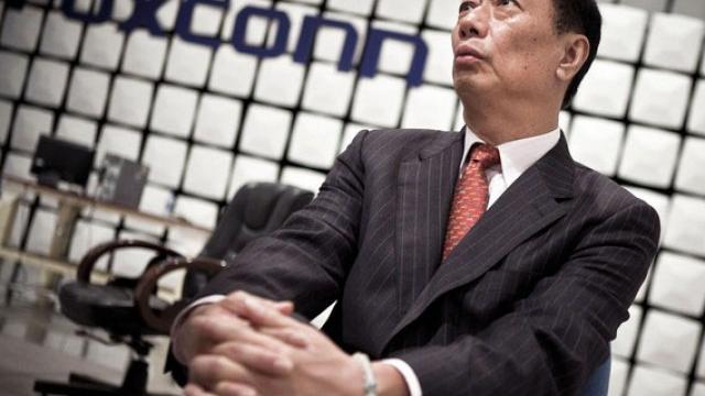 <b>CEO-ul Foxconn afirmă că iPhone 5 va distruge Samsung Galaxy S III, declară oficial că urăște Samsung!</b>CEO-ul Foxconn a scăpat încă o dată porumbelul, de această dată confirmând că va exista un iPhone 5... Ce-i drept știam că va fi un telefon, dar e bine să ni se reamintească și de către un oficial. Când spun că a scăpat porumbelul Terry...