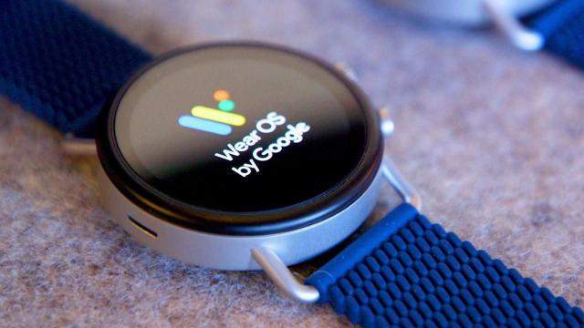 <b>Google pregătește un update major Wear OS în toamnă, cu îmbunătățiri la nivel de UI și performanță</b>Luna septembrie este și o lună a actualizărilor software, perioadă în care așteptăm atât varianta finală Android 11, cât și pe iOS 14. Pe lângă aceste release-uri adresate smartphone-urilor aflăm că vor există și actualizări