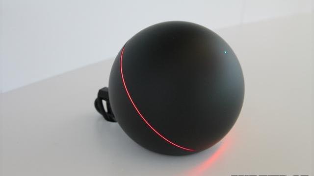<b>Nexus Q, un media player wireless/mini PC Android dependent de alte terminale din rețea</b>Nexus Q, acea "bilă neagră" cu zona iluminată la mijloc, care a fost prezentată ieri la Google I/O 2012 începe să își arate adevărata față. La prima vedere avem un soi de hub media/player wireless ideal pentru casa unui posesor de terminale...