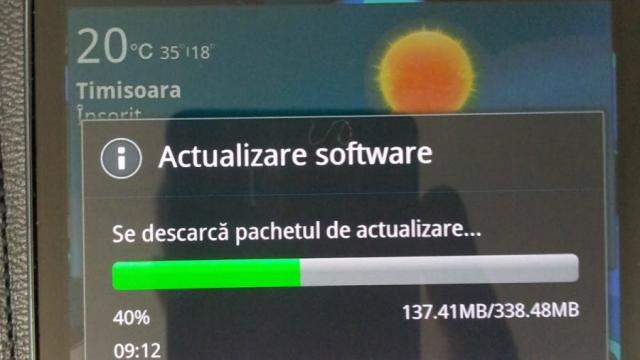 <b>A sosit update la Android 4.0 pentru Samsung Galaxy Note În România</b>O veste excelentă pentru cei care dețin smartblet-ul Samsung Galaxy Note. Se pare că update-ul de la Android 2.3 la Android 4.0 Ice Cream Sandwich a început a fi livrat via OTA și în țara noastră. &nbsp; Cel puțin așa ne spune un cititor...