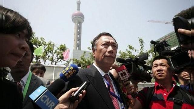 <b>CEO-ul Foxconn are probleme de sănătate, cine vine În locul lui?</b>Foxconn este compania chinezească care asamblează tot felul de device-uri pentru un număr foarte mare de parteneri. Cel mai cunoscut partener al Foxconn este Apple. Și-au făcut o facilitate de producție și în Brazilia, o vor extinde în 2012 -...