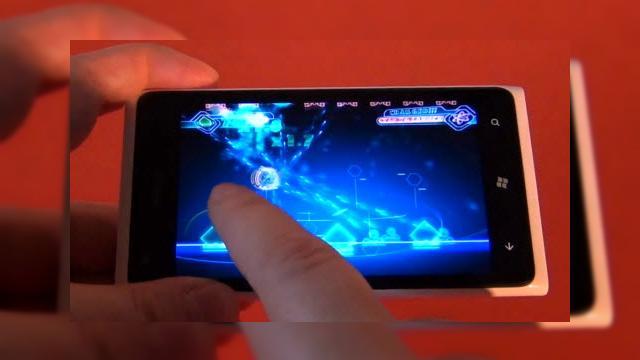 <b>Bullet Asylum Review - joc techno pe un Nokia Lumia 900 (Video)</b>Din moment ce am avut un telefon Nokia Lumia 900 în teste, am decis să testăm și un joc pentru Windows Phone pe acest model. E vorba despre Bullet Asylum, disponibil doar pe Windows Phone și aparent un hit provenit din Xbox Live. Noi am testat...