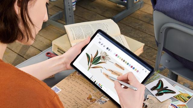 <b>Huawei MatePad 5G debutează oficial: tabletă 5G accesibilă cu procesor Kirin 820, dedicată școlii online</b>Huawei a lansat o nouă tabletă din seria MatePad și anume modelul intitulat Huawei MatePad 5G, care vine cu procesor Kirin 820 şi preţ accesibil. Ca dotări şi design noul terminal are multe în comun cu MatePad 10.4
