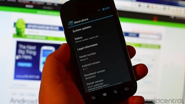 <b>Android 4.1.1 Jelly Bean a Început să sosească pe Nexus S</b>Surpriză mare pentru posesorii de telefoane Nexus S! Terminalul vechi de doi ani încă mișca și mișcă bine, deoarece pare a fi primit printre primele din lume Android 4.1.1 Jelly Bean via OTA. Actualizarea oferă un pachet software de 114.4 MB și a...