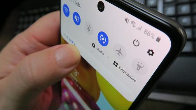 <b>Samsung Galaxy A71 primește acum actualizarea la OneUI 2.5 și patch de securitate pe octombrie</b>La mijloc de săptămână și de lună octombrie descoperim că Samsung Galaxy A71 tocmai ce a început să primească actualizarea la OneUI 2.5 care vine la pachet și cu cele mai noi patch-uri de securitate (pe octombrie)