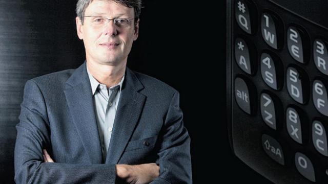 <b>RIM lua În calcul o trecere la Android, CEO-ul confirmă</b>CEO-ul RIM, Thorsten Heins a avut recent un interviu cu The Telegraph și a recunoscut un fapt surprinzător: compania pe care o conduce a luat în calcul la un moment dat trecerea la Android. Tot în același interviu Thorsten a recunoscut că Research...