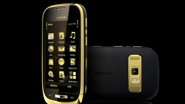 <b>Cele mai scumpe telefoane mobile din 5 magazine online românești</b>Sunt câteva telefoane pe care le consider exotice prin raportul dintre preț și performanță. Au o anumită nișă și vânzările sunt mult mai reduse decât la smartphone-urile de top. Cel mai cunoscut brand din domeniu este Vertu - Nokia se chinuie...
