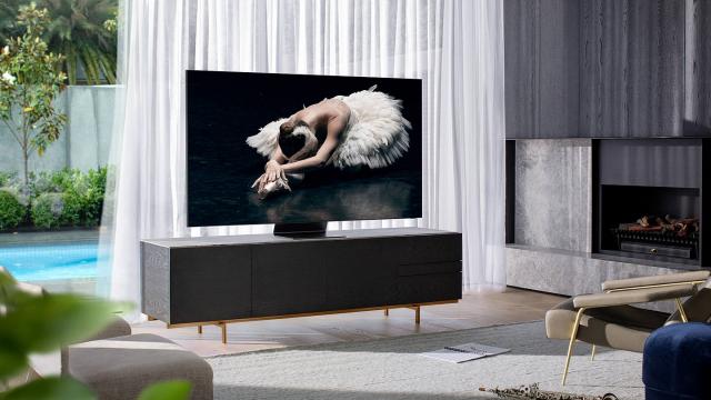 <b>Turul Magazinelor #792: Televizor 8K la evoMAG, Mate XS la reducere, robot aspirator şi Fitbit Versa 3 la discount </b>În a doua zi a săptămânii încep să apară tot mai multe oferte care curăţă stocul înainte de ziua cea mare de Black Friday de la eMAG. eMAG ține în aceste zile November Sales, care aduc câteva oferte interesante