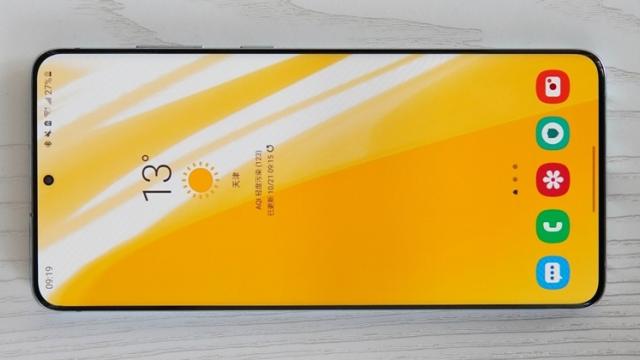 <b>Noi scăpări Samsung Galaxy S21 Ultra: ecran 2K de 120 Hz, cameră de 108 MP, muchii înguste egale</b>Încă o zi şi încă o scăpare pentru Samsung Galaxy S21 Ultra, de această dată cu accentul pe ecran. Se pare că vom primi un display cu rezoluţie generoasă, dar care o va oferi şi la refresh rate de 120 Hz