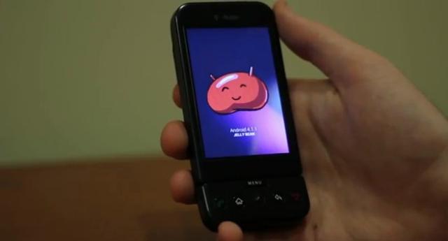 <b>Android Jelly Bean rulează pe PRIMUL telefon Android, HTC G1! (Video)</b>Se pare că nu există vreun lucru pe care hackerii și dezvoltatorii de la XDA nu pot să îl facă, chiar și când vine vorba de portarea lui Android 4.1 Jelly Bean pe primul telefon Android, Nexus One. SoCal Devs au publicat un ROM Jelly Bean pentru...