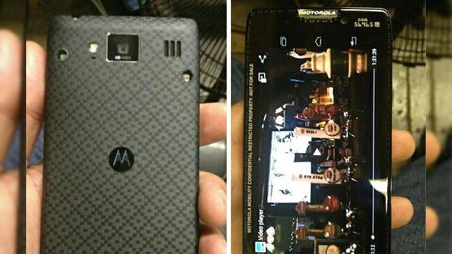 <b>Motorola Droid RAZR HD și Motorola Droid RAZR MAXX HD ar putea sosi În octombrie</b>De când Motorola a fost preluată de către Google, sau mai bine zis secțiunea sa Mobility a fost preluată, nu prea am mai văzut telefoane noi produse de compania americană. Acest lucru s-ar putea schimba la toamnă, atunci când Moto ar putea lansa...
