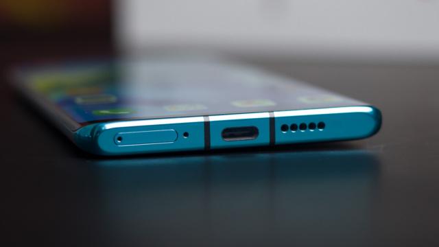 <b>Qualcomm primeşte permisiunea Guvernului SUA de a vinde cipuri spre Huawei; Doar unele 4G deocamdată</b>Se pare că zvonul de zilele trecute s-a concretizat, iar Qualcomm a primit permisiunea de la Guvernul SUA de a vinde cipuri spre Huawei. Deocamdată e doar vorba despre unele 4G totuşi, iar aceasta permisiune vine după un şir de victorii ale celor de la..