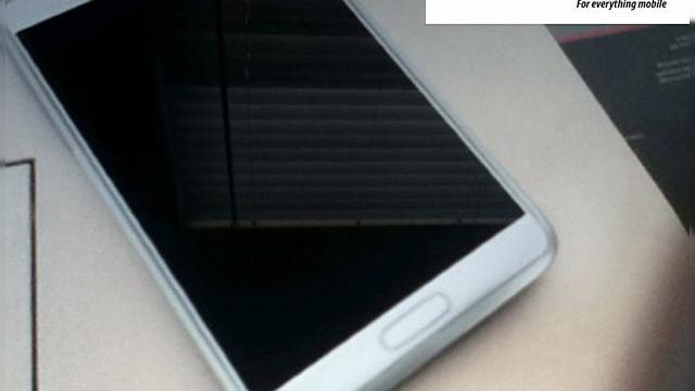 <b>Samsung Galaxy Note II Într-o primă imagine ușor blurată</b>Se știe că Galaxy Note II va fi prezentat oficial într-un eveniment Samsung pe 29 august. Mai sunt câteva zile până atunci, dar deja ne-am format o opinie privind hardware-ul, o ușoară necunoscută rămâne în privința designului pe care...