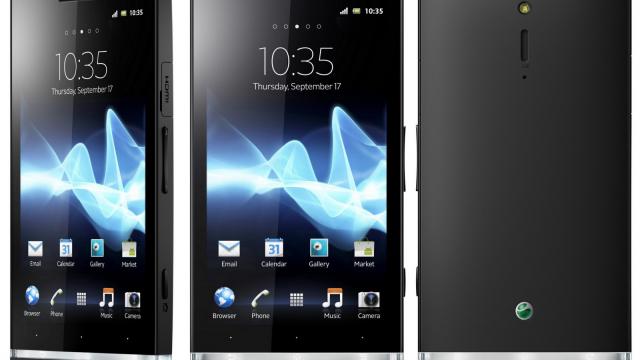 <b>Sony Xperia S, AOSP și un program care s-ar putea să schimbe fața Android În ce privește update-urile de software</b>A fost demarat un proiect interesant care ar putea schimba Android cu mult în bine. Când apare o nouă versiune Android, exemplu - 4.1 Jelly Bean, toți cei care dețin un smartphone Android și mai ales de top își doresc să aibă beneficiile aduse...