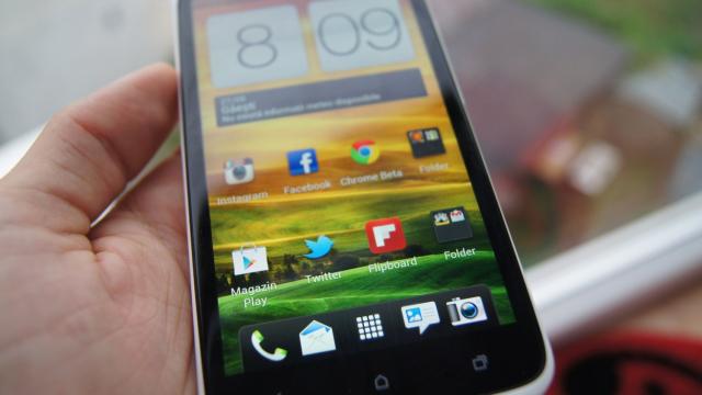 <b>HTC pierde 40 de milioane de dolari din investiția În OnLive</b>HTC nu o duce prea bine în ce privește vânzările de telefoane. Acum urmează o altă veste proastă din partea companiei taiwaneze. Investița făcută în februarie către serviciul de cloud OnLive a fost bugetată de către HTC ca și pierdere....