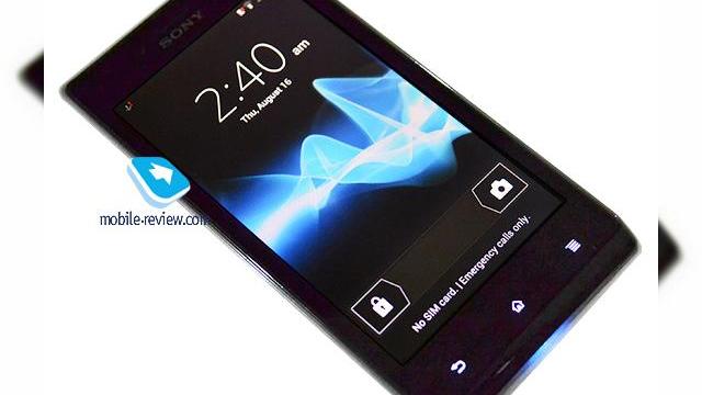 <b>Sony Xperia J Într-un hands-on detaliat Înainte de anunțul de la sfârșitul lui august</b>Mobile-Review a pus mâna pe un exemplar de Sony Xperia J înainte de lansarea prognozată pentru evenimentul ce precede IFA Berlin 2012. Va fi un smartphone entry-level cu Android 4.0 care va intra în concurență cu LG Optimus L7, HTC Desire V, Samsung...