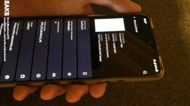 <b>Prima fotografie reală cu OnePlus 9 este aici şi avem şi noi schiţe pentru OnePlus 9 Pro</b>Această zi 7 decembrie pare o zi ideală pentru scăpări, iar după ce am văzut primele fotografii reale cu Galaxy S21 Ultra şi Galaxy S21+, acum luăm contact cu OnePlus 9. Ceea ce vedeţi mai jos se doreşte 