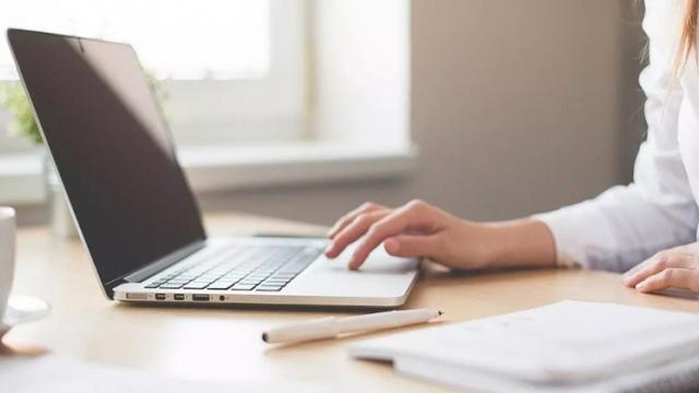 <b>eMAG Ventures este un program de investiții adresat companiilor de tehnologie; Acestea vor beneficia de finanțare și expertiza de accelerare a afacerilor</b>Un comunicat de presă proaspăt sosit în inbox-ul nostru ne aduce astăzi detalii despre o nouă lansare eMAG, cea a programului de investiții intitulat eMAG Ventures. Acesta este destinat companiilor de tehnologie