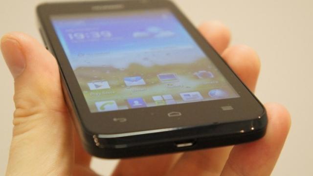 <b>IFA Berlin 2012: Huawei Ascend G330, entry-level cu specificații bune și preț imbatabil</b>Au fost lansate o sumă de telefoane la IFA Berlin în ediția pe 2012. Printre acestea s-a aflat și Huawei G330, un smartphone cu sistem de operare Android, display de 4 inch cu rezoluție WVGA / 480x800 pixeli. &nbsp; Procesorul implementat de compania...