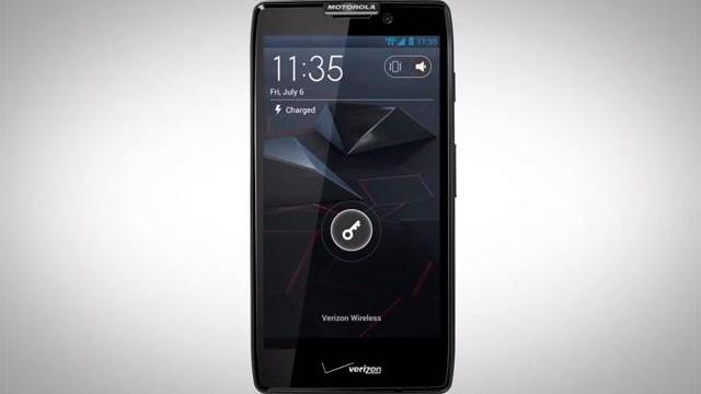 <b>Motorola ar putea lansa un telefon cu ecran fără magini săptămâna viitoare! Noul RAZR?</b>Săptămâna viitoare va fi dominată de vești despre Nokia și Microsoft, lucru de așteptat având în vedere debutul lui Nokia World și al seriei Lumia cu Windows Phone 8 la bord. Ei bine și Motorola va avea un eveniment deloc de neglijat, deoarece...