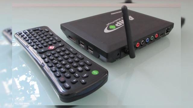 <b>Diamond Multimedia AMP1000, un Android Media Player cu telecomanda QWERTY Într-o analiza detaliată (Video)</b>Cei de la Liliputing au fost destul de norocoși încât să pună mâna pe un Diamond Multimedia AMP1000, un Android Media Player care are cam aceeași mărime cu un DVD Drive USB. Totuși la interiorul său se afla dotările hardware ale unui smartphone...